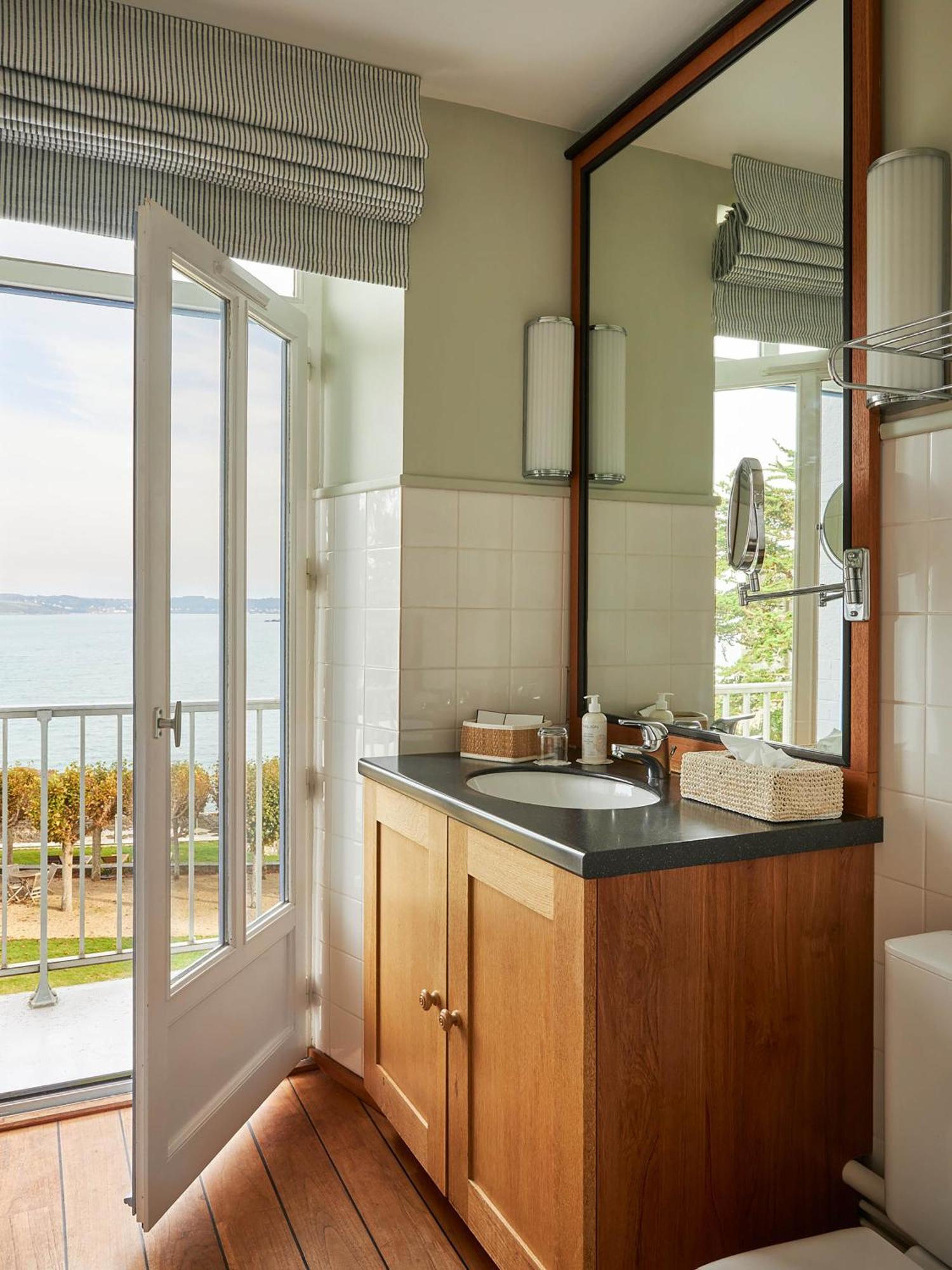 Le Grand Des Bains&spa - Bretagne Hotel 4*